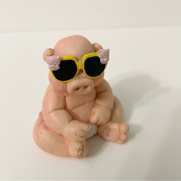 Vintage Wetherbee Pig Figurine wearing Sunglasses Figure - Picture 2 of 16
